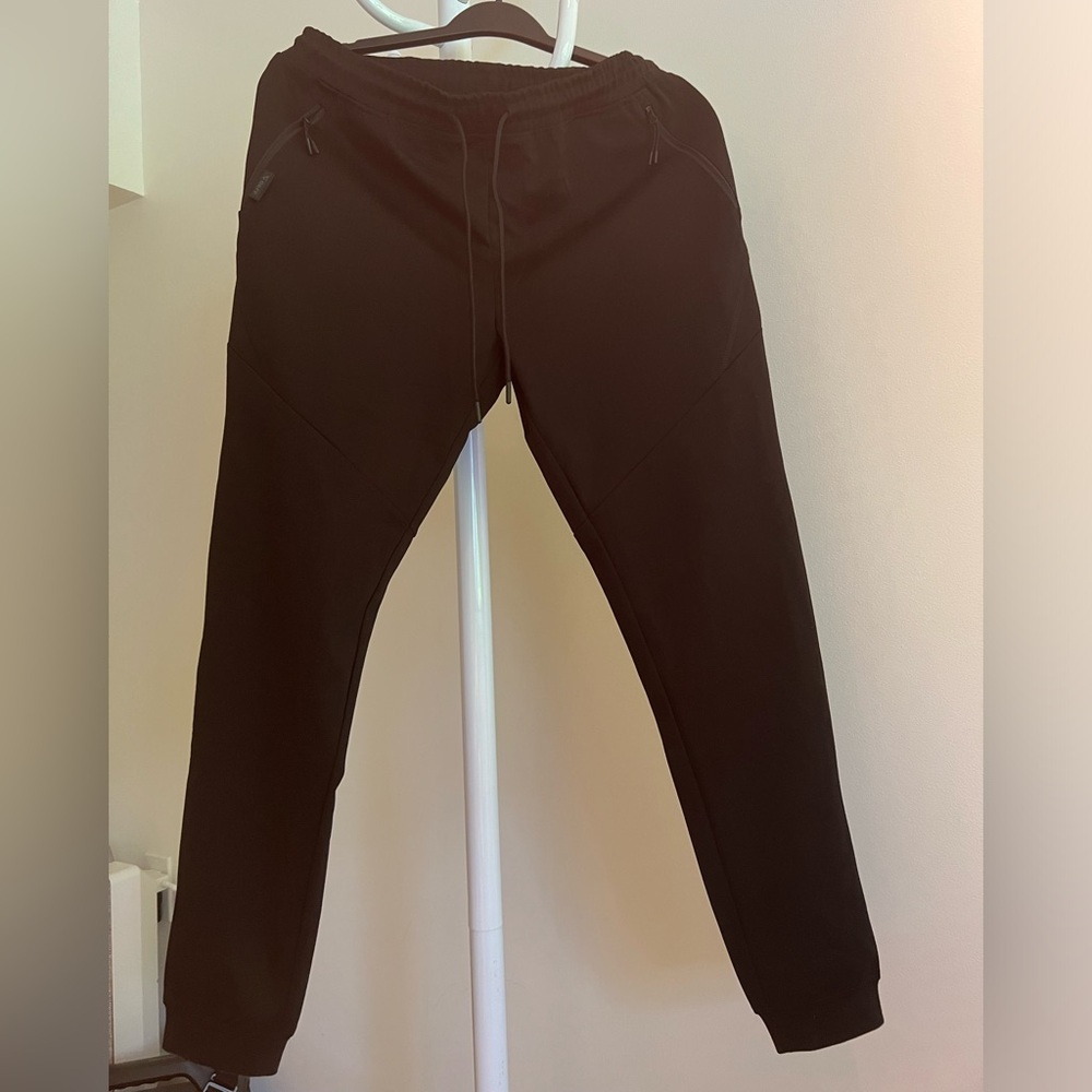 NWT Jack & Jones Black Men/women Pants and Sweat zip hood size Large in Black.